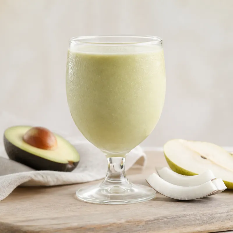 Mandelmilch-Avocado-Smoothie mit Kokosmus