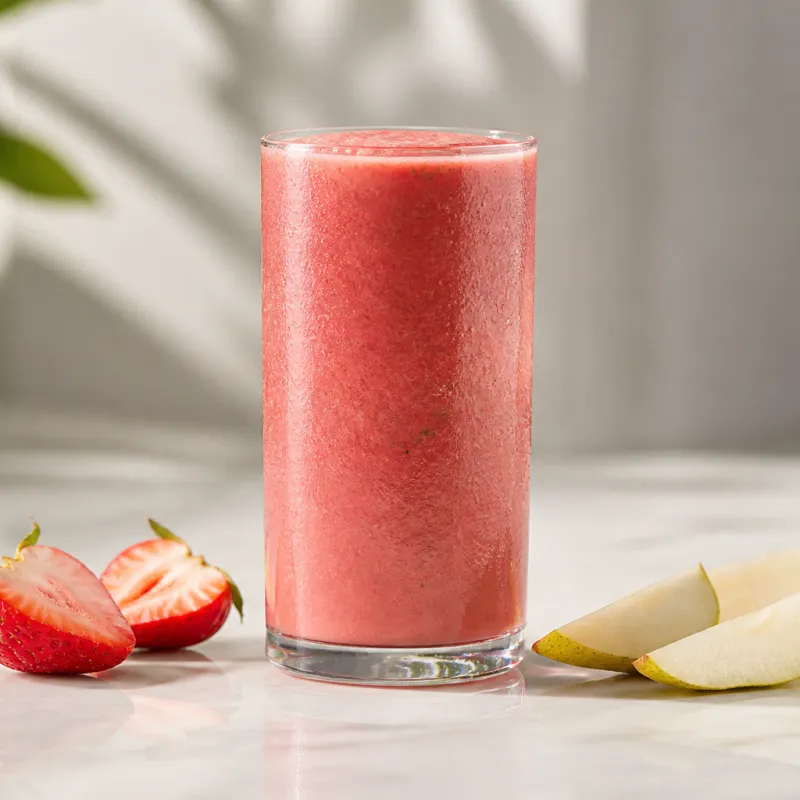 Smoothie de fresa y pera con albahaca